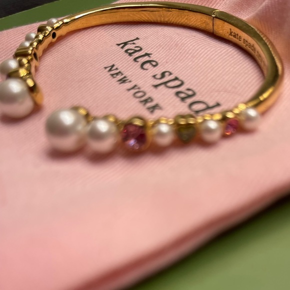 Kate Spade NWOT Gold Bracelet with Pearls - Picture 3 of 4